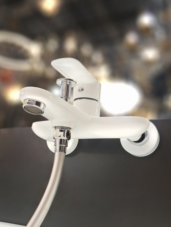 Смеситель для ванны AltroBagno Diretto 0209 Bi Смеситель для ванны AltroBagno Diretto 0209 Bi