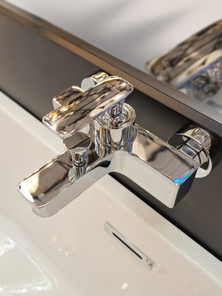 Смеситель для ванны AltroBagno Aperto 0207 Cr Смеситель для ванны AltroBagno Aperto 0207 Cr