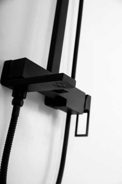 Душевая стойка BelBagno LUCELUC-VSCM-NERO Душевая стойка BelBagno LUCELUC-VSCM-NERO