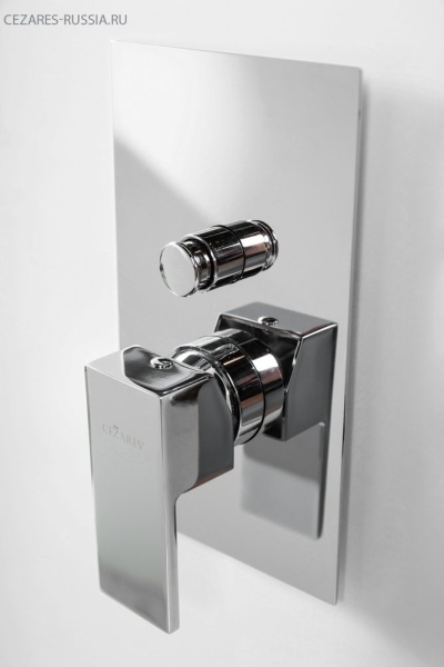 Встраиваемый однорычажный смеситель для душа с переключателем на 2 выхода Cezares UNIKA-VDIM-03/24 Встраиваемый однорычажный смеситель для душа с переключателем на 2 выхода Cezares UNIKA-VDIM-03/24