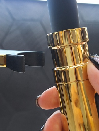 Смеситель для кухни с гибким изливом AltroBagno Flusso 050205 Or