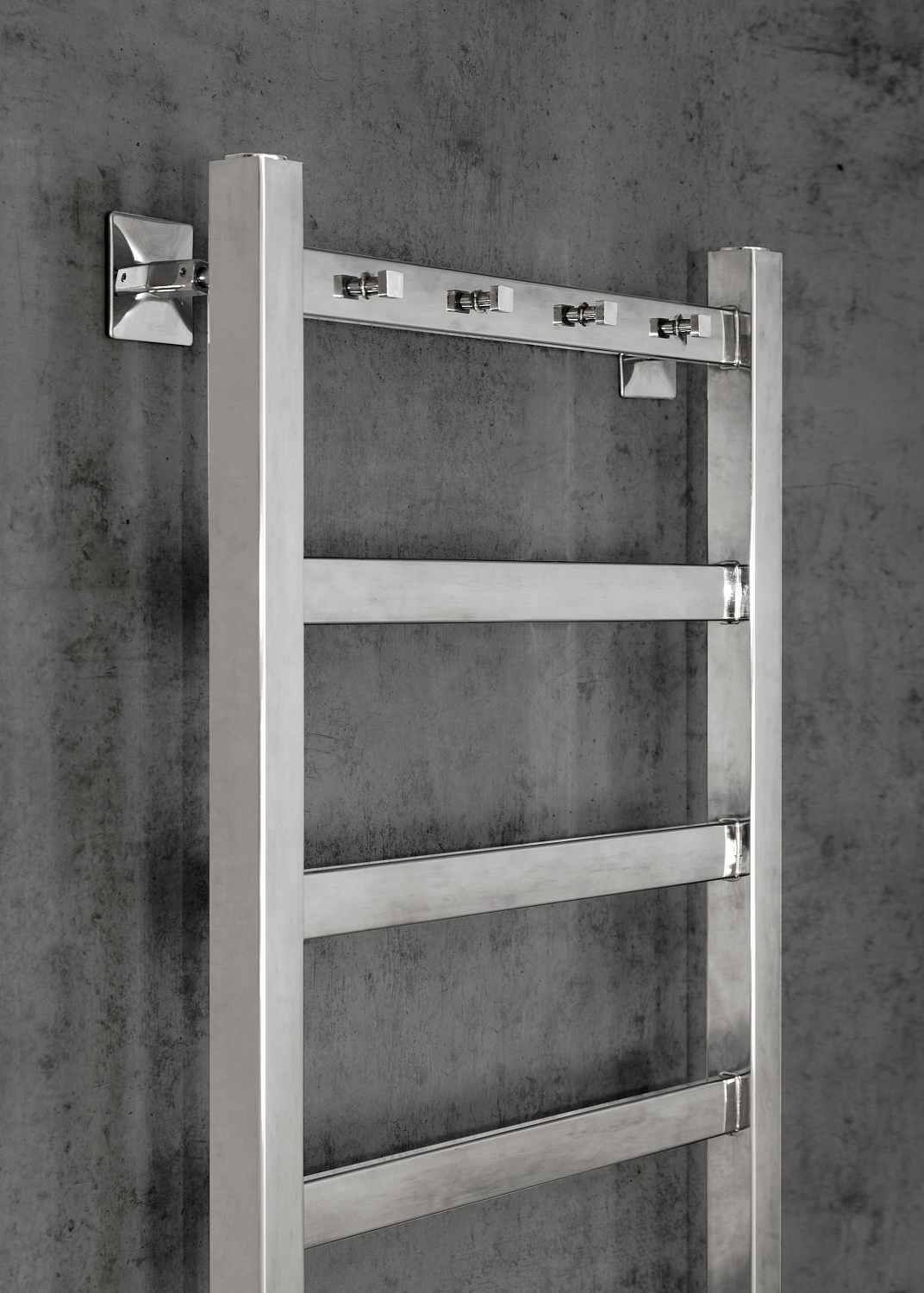 Полотенцесушитель водяной Chromix Granada 40x80 П6 Cr с крючками