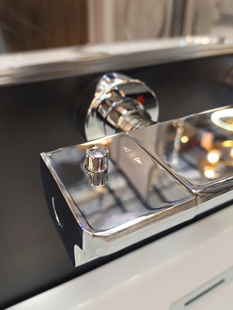 Смеситель для душа с термостатом AltroBagno Lamberto 030501 Cr Смеситель для душа с термостатом AltroBagno Lamberto 030501 Cr