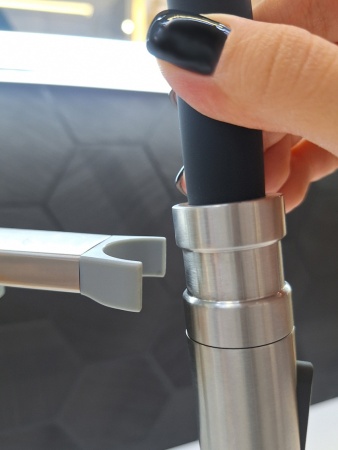 Смеситель для кухни с гибким изливом AltroBagno Flusso 050201 Ni