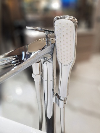 Смеситель для ванны AltroBagno Aperto 020201 Cr Смеситель для ванны AltroBagno Aperto 020201 Cr