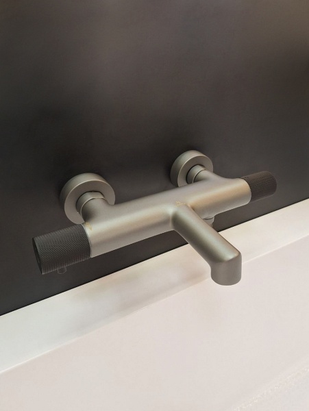 Смеситель для ванны AltroBagno Intento 0216 GrNe Смеситель для ванны AltroBagno Intento 0216 GrNe