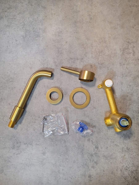 Смеситель для раковины AltroBagno Metropoli 010505 OrSp