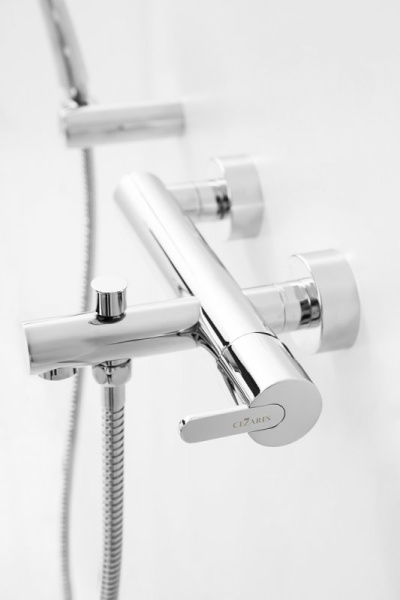 Смеситель для ванны и душа однорычажный в комплекте с ручным душем, шлангом и держателем Cezares LEA
