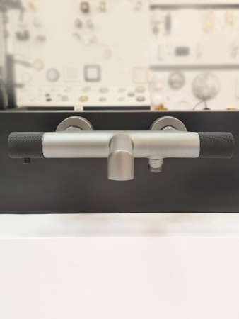 Смеситель для ванны AltroBagno Intento 0216 GrNe Смеситель для ванны AltroBagno Intento 0216 GrNe