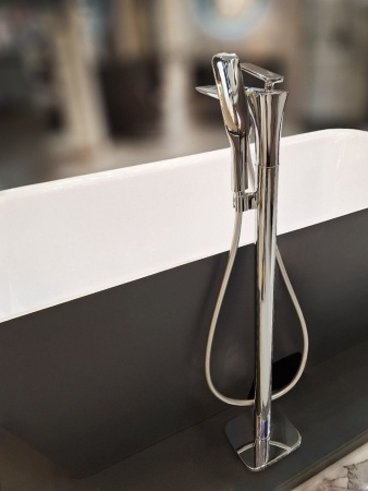 Смеситель для ванны AltroBagno Aperto 020201 Cr Смеситель для ванны AltroBagno Aperto 020201 Cr