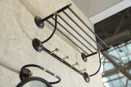 Полотенцедержатель с крючками,57 см, цвет черный /Античное золото ART&MAX AM-2151-Nero/Do-Ant