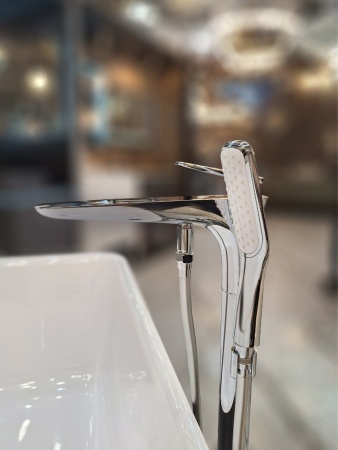 Смеситель для ванны AltroBagno Aperto 020201 Cr Смеситель для ванны AltroBagno Aperto 020201 Cr