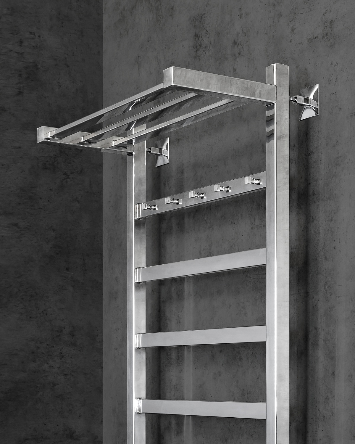 Полотенцесушитель водяной Chromix Granada 50x80 П5 Cr с крючками и верхней полкой