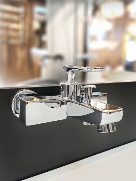 Смеситель для ванны AltroBagno Aperto 0207 Cr Смеситель для ванны AltroBagno Aperto 0207 Cr