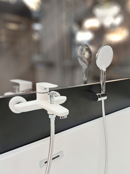 Смеситель для ванны AltroBagno Diretto 0209 Bi Смеситель для ванны AltroBagno Diretto 0209 Bi