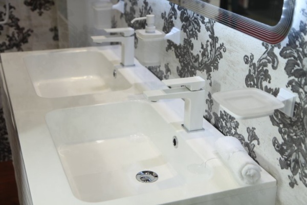 Раковина из искусственного мрамора с одной чашей,119x50x49 Cezares LVM120.1 Раковина из искусственного мрамора с одной чашей,119x50x49 Cezares LVM120.1